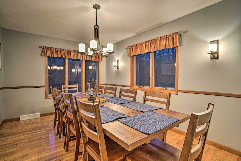 Spacious Oneida Retreat W Game Room — Oneida