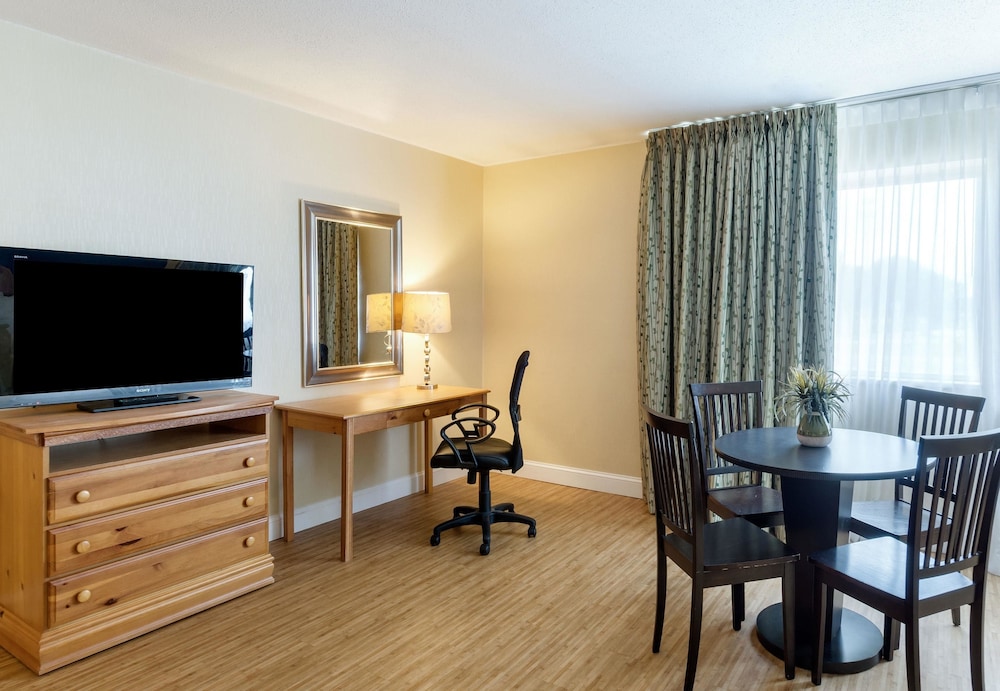 Clarion Inn Seekonk Providence - photo 24