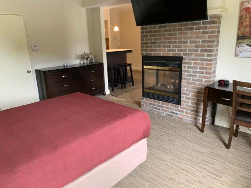 McCoy's Inn - photo 23