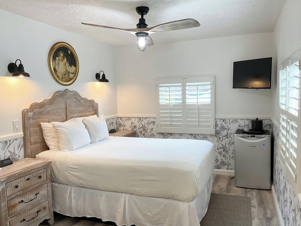 Carmel Green Lantern Inn - photo 48