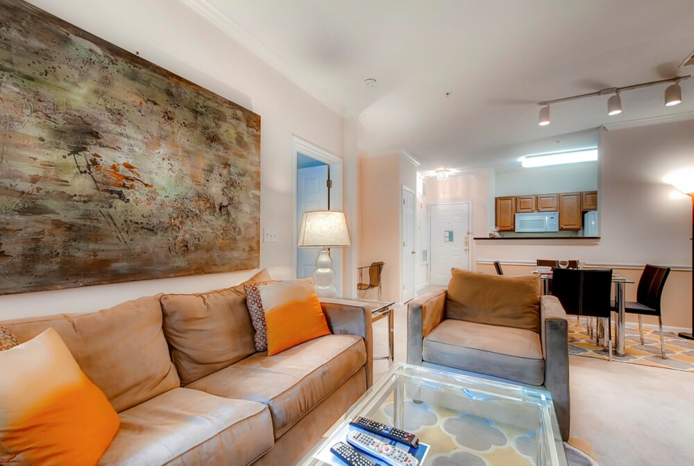 Global Luxury Suites at the Junction - photo 15