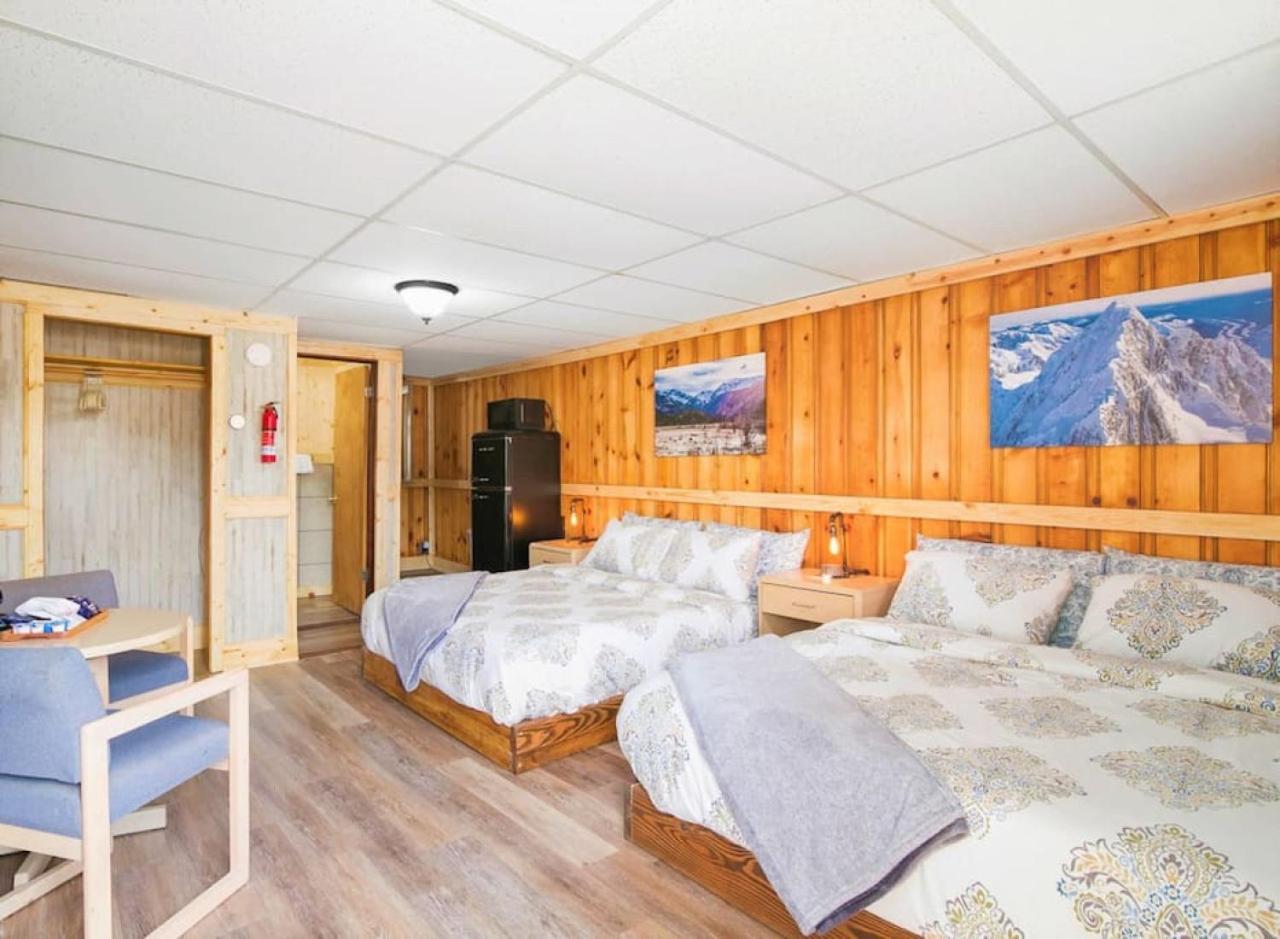 4 Spacious Dog Friendly Cozy Motel Room Leadville in Leadville, United States