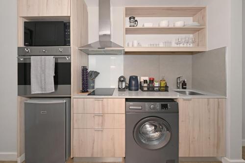 Imra 1 Bed Hideaway in High Rise with City Views
