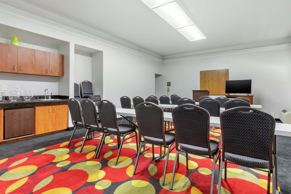 Hampton Inn Brookhaven - photo 9