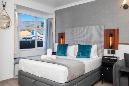 Stylish Monochrome 1BR in Son Vida