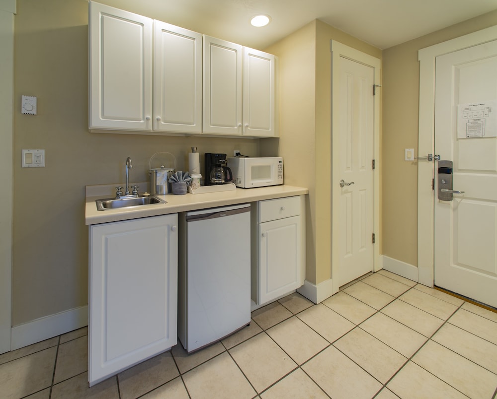 Edgewater Resort - photo 10