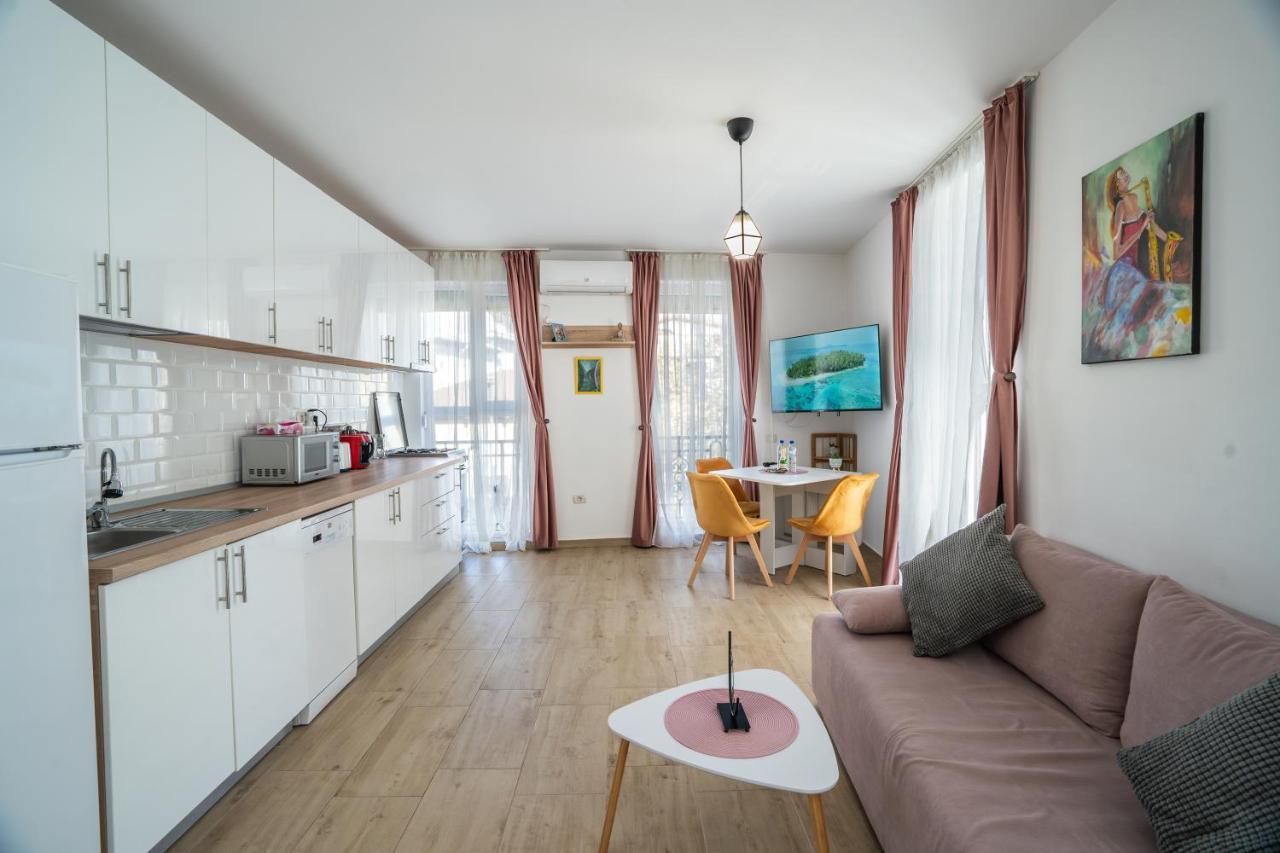 Lovely New Balcony Apartment Cismigiu Park POP5 — 4-Star Luxury Hotel in Bucharest, Romania