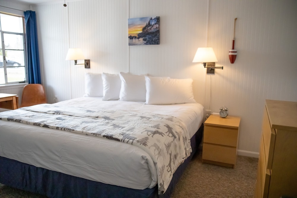 Isleview Motel and Cottages - photo 21