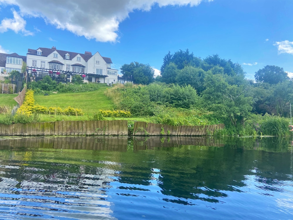 Riverside Manor in Evesham, United Kingdom