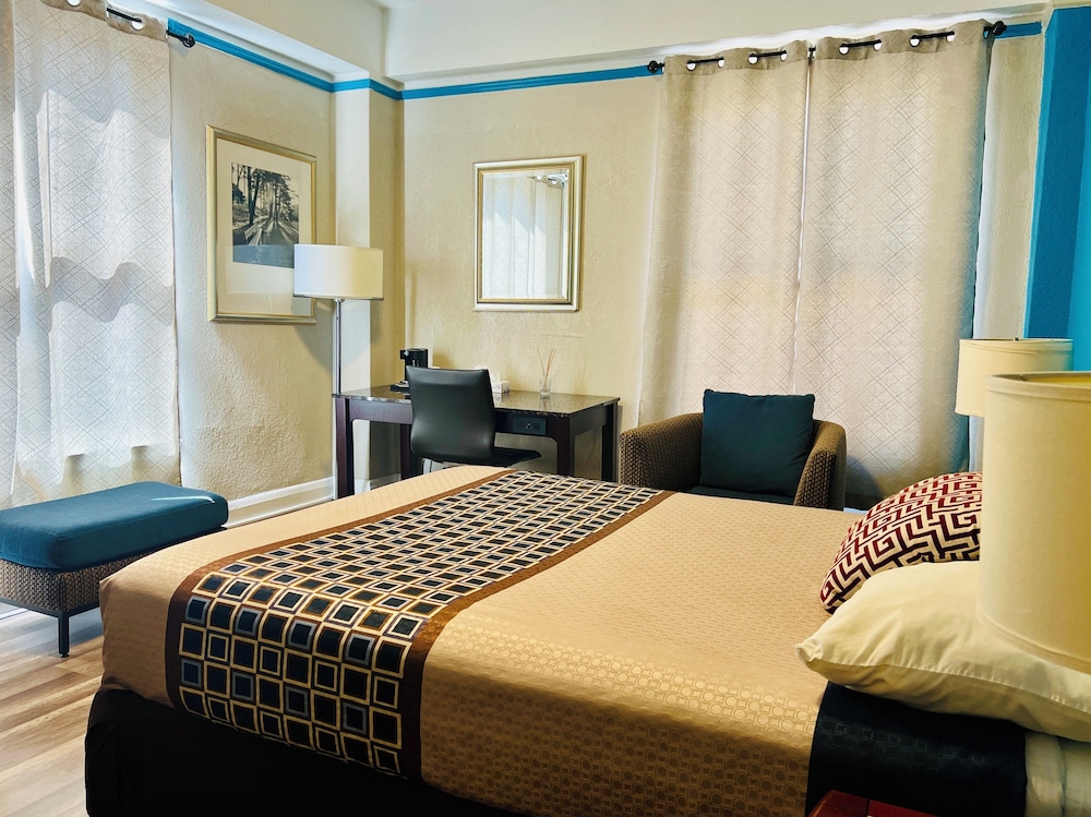 Admiral Hotel - photo 8