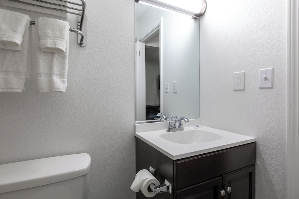 Studio 6 Greenville SC I 85 Near Downtown - photo 12