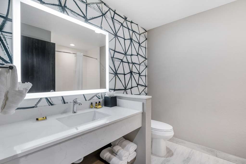 Best Western Plus Winter Haven Inn Suites - photo 45