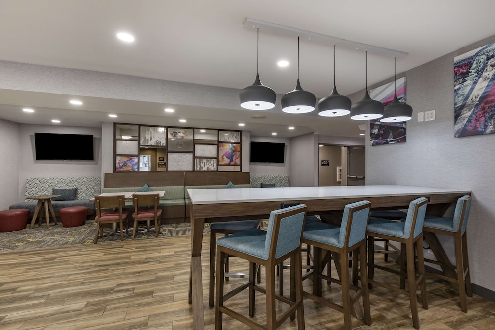 Hampton Inn Ft Collins - photo 2