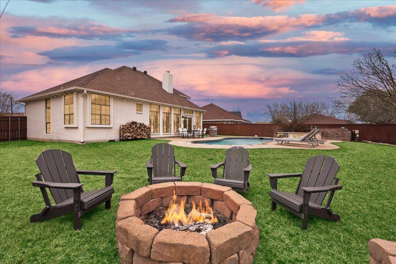 Southern Living At Its Best Pool BBQ Hammock in Waxahachie, United States