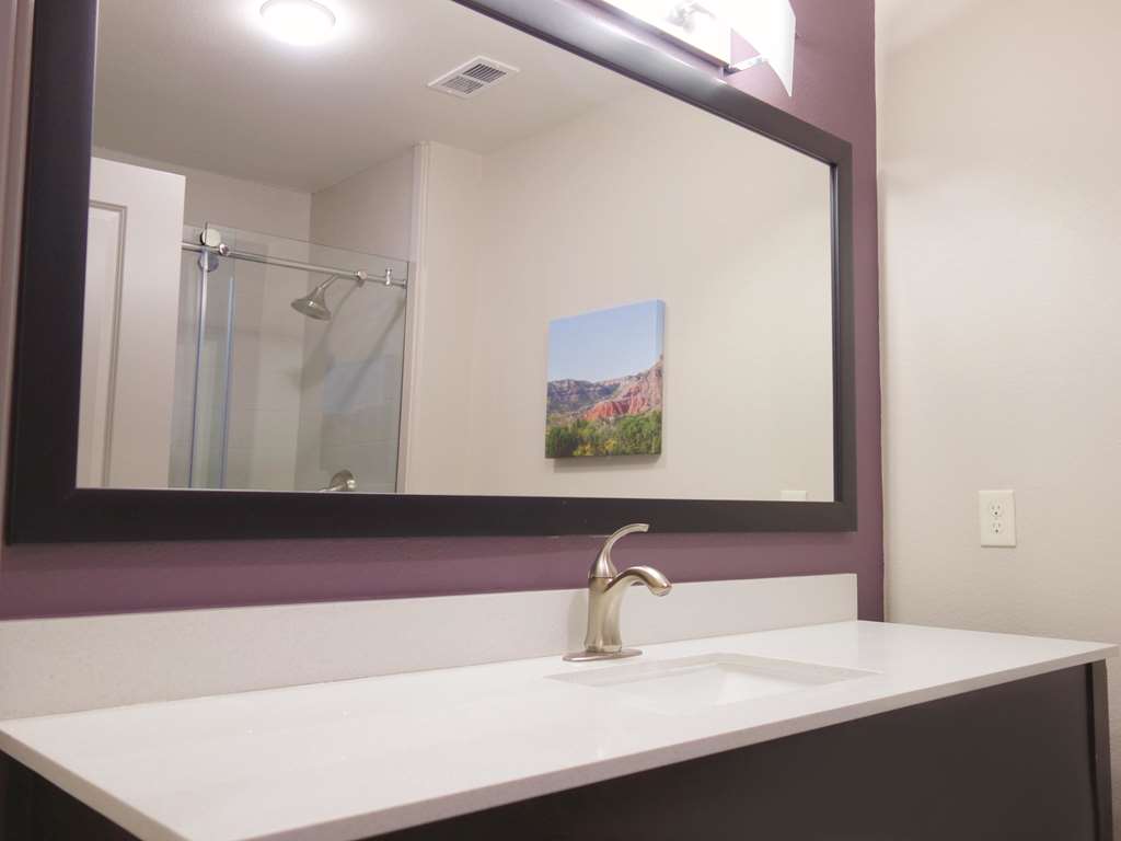 La Quinta Inn & Suites by Wyndham Pampa - photo 23