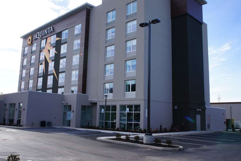 La Quinta Inn & Suites by Wyndham Mobile - photo 2