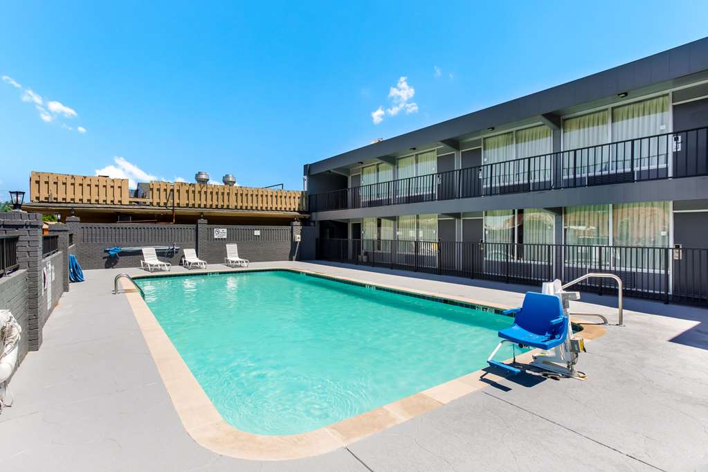 Econo Lodge Gallatin Metro Nashville - photo 24