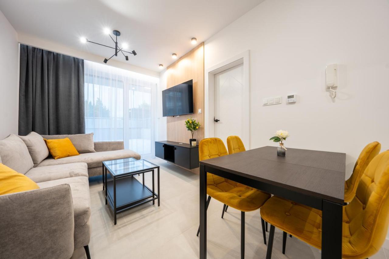 Miodowy apartament z dużym tarasem w Rewalu blisko morza — 4-Star Luxury Hotel in Rewal, Poland