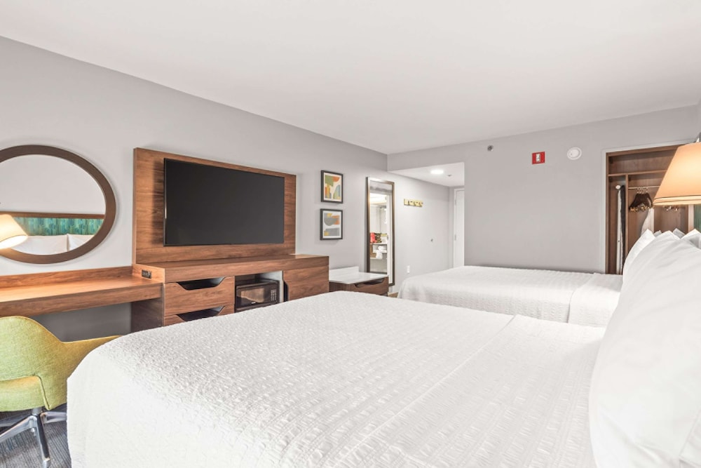 Hampton Inn Columbus North - photo 11