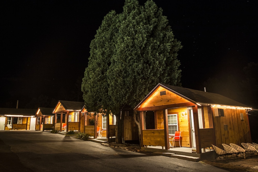 King Hendrick Motel - photo 21