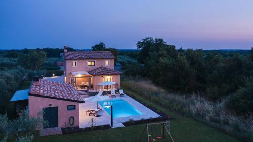Gorgeous Villa Runka with private pool and wellness near Pula by WiiBuk — 4-Star Luxury Hotel in Marcana, Croatia