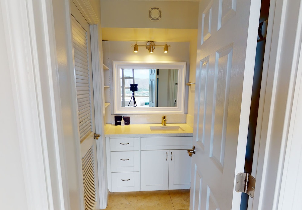 Waikiki Banyan High Level Condo with Private Lanai by Koko Resort Vacation Rentals - photo 77