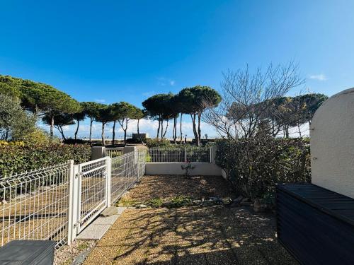 Le Belvedere T2 En Front de Mer — 4-Star Luxury Hotel in Argelers, France