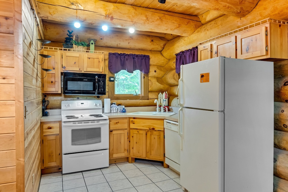 Star Views Secluded W mountain Views 2 Bedroom Cabin by Heavenly Views Resort - photo 8