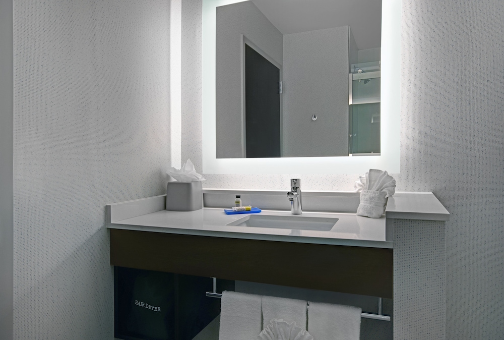 Holiday Inn Express & Suites Milwaukee Brookfield by IHG - photo 20