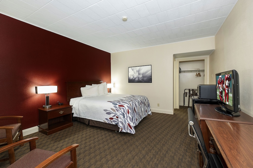 Red Roof Inn & Suites Hazleton - photo 10