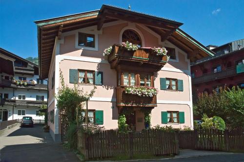 Haus Savoy Appartement 4 — 4-Star Luxury Hotel in Kitzbuehel, Austria