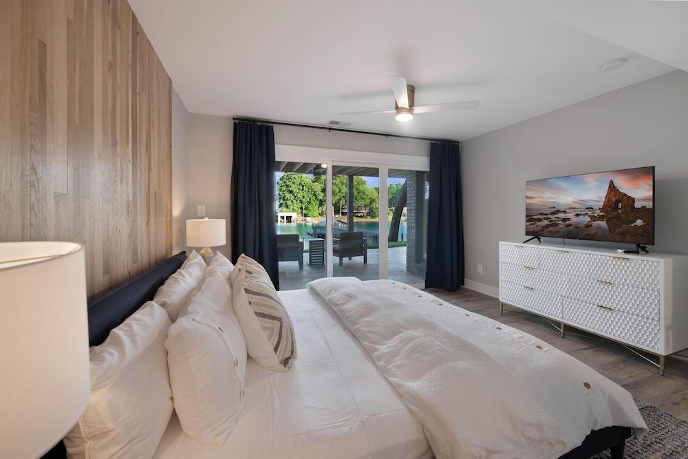 Lakeshore Adrift - last minute hotel in Denver