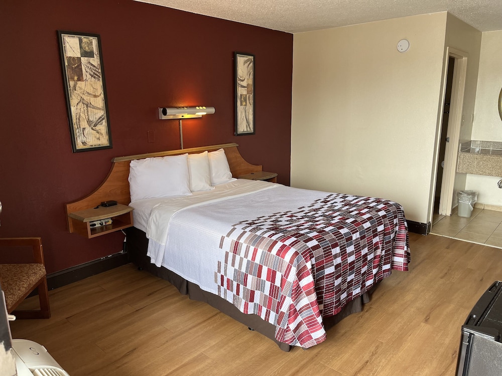Red Roof Inn Virginia Beach Norfolk Airport - photo 5