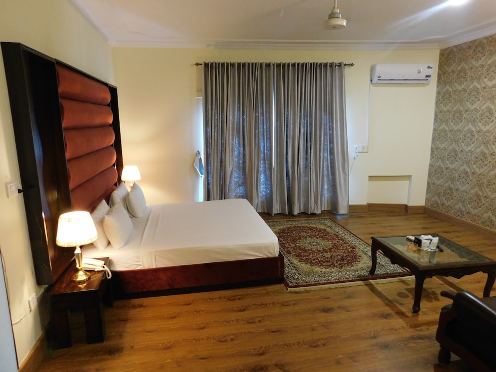 Sunset Destination - carbon neutral hotel in Islamabad