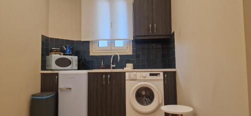 New Ventiri Family Suite 5 near Hilton Athens Central fully equipped — 4-Star Luxury Hotel in Athens, Greece