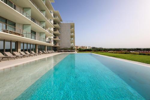 La Dolce Vita Bayline — 4-Star Luxury Hotel in Armacao De Pera, Portugal