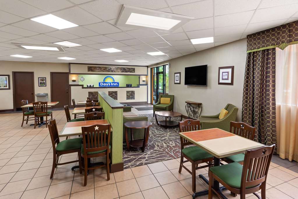 Days Inn by Wyndham Knoxville East - photo 4