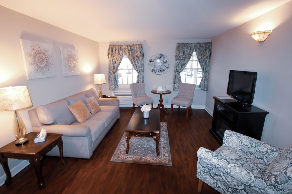 Colonial Inn Seekonk - photo 24