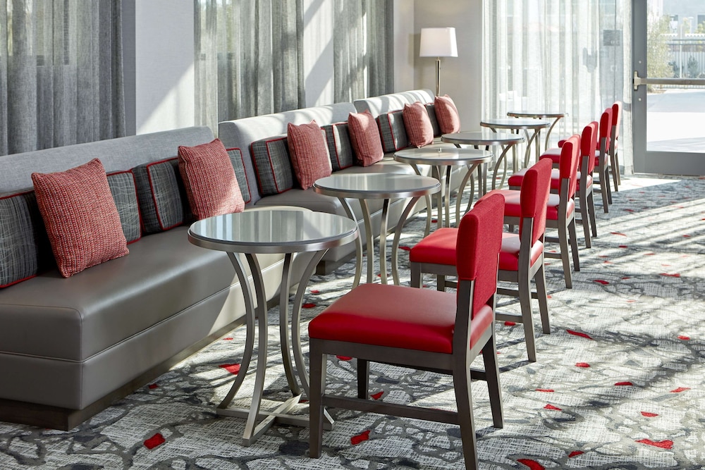 Hampton Inn Long Beach Airport - photo 21