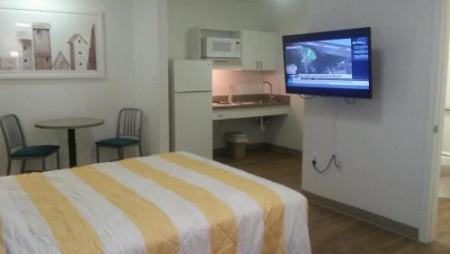 InTown Suites Extended Stay Denver CO Englewood - photo 10