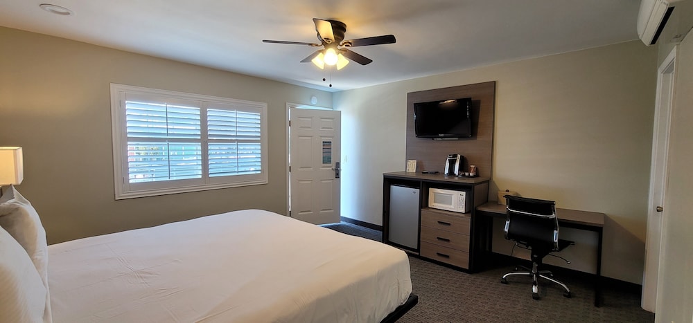 Pismo Beachwalker Inn & Suites - photo 32
