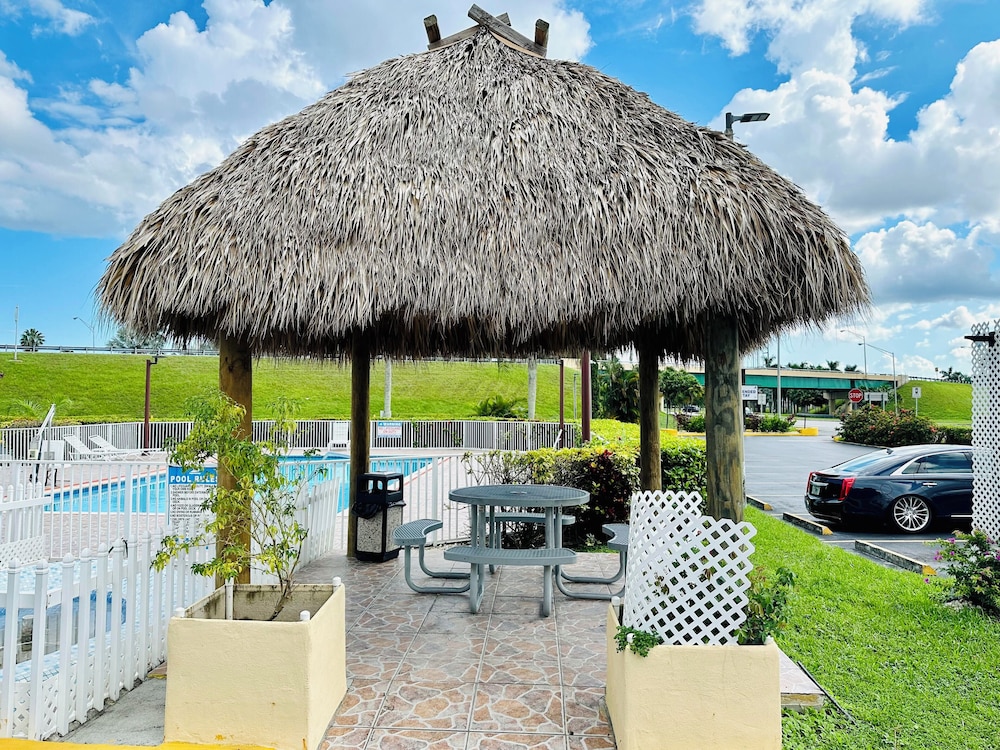 Belmont Inn & Suites - photo 16