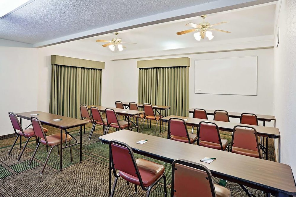 La Quinta Inn Merrillville - photo 39