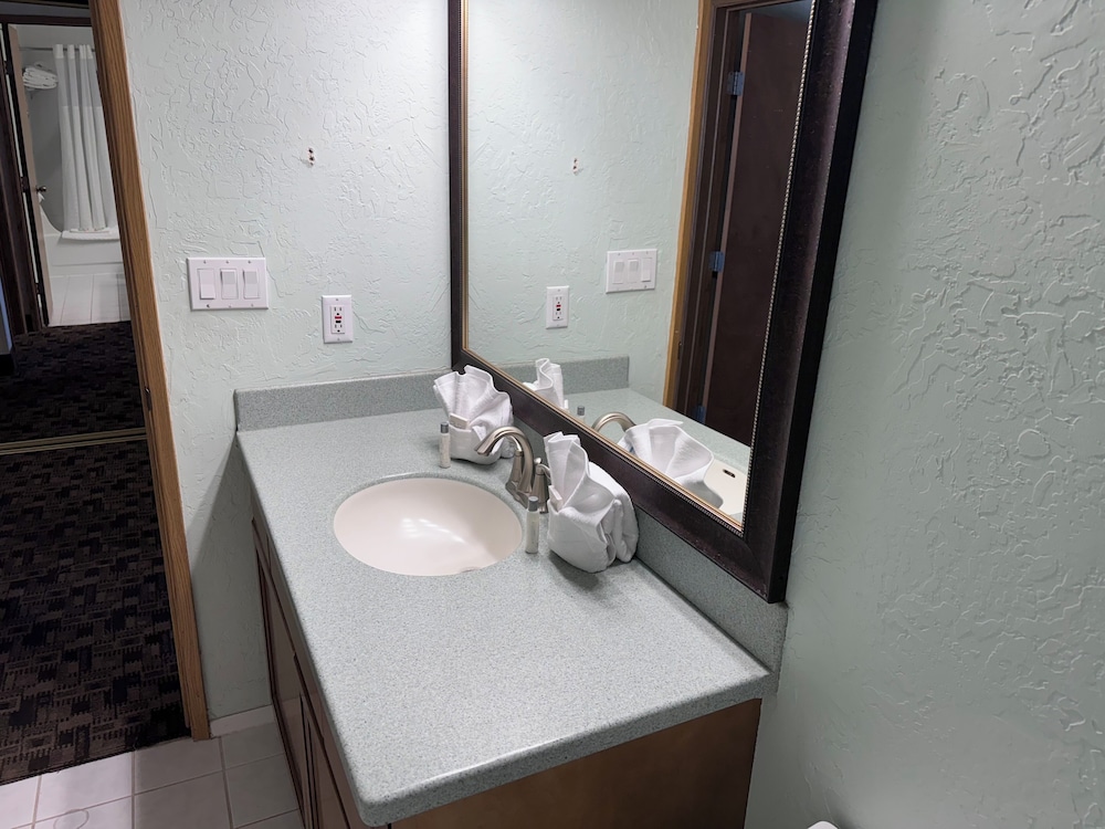 Promenade Inn & Suites Oceanfront - photo 28