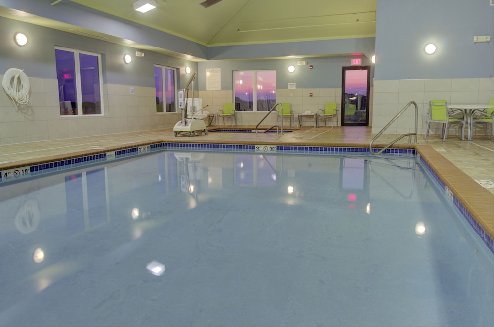 Holiday Inn Express Hotel & Suites Le Mars by IHG - photo 27