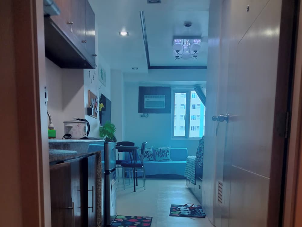 Tum's MPlace Staycation 16th Floor Tower A — 4-Star Luxury Hotel in Manila, Philippines