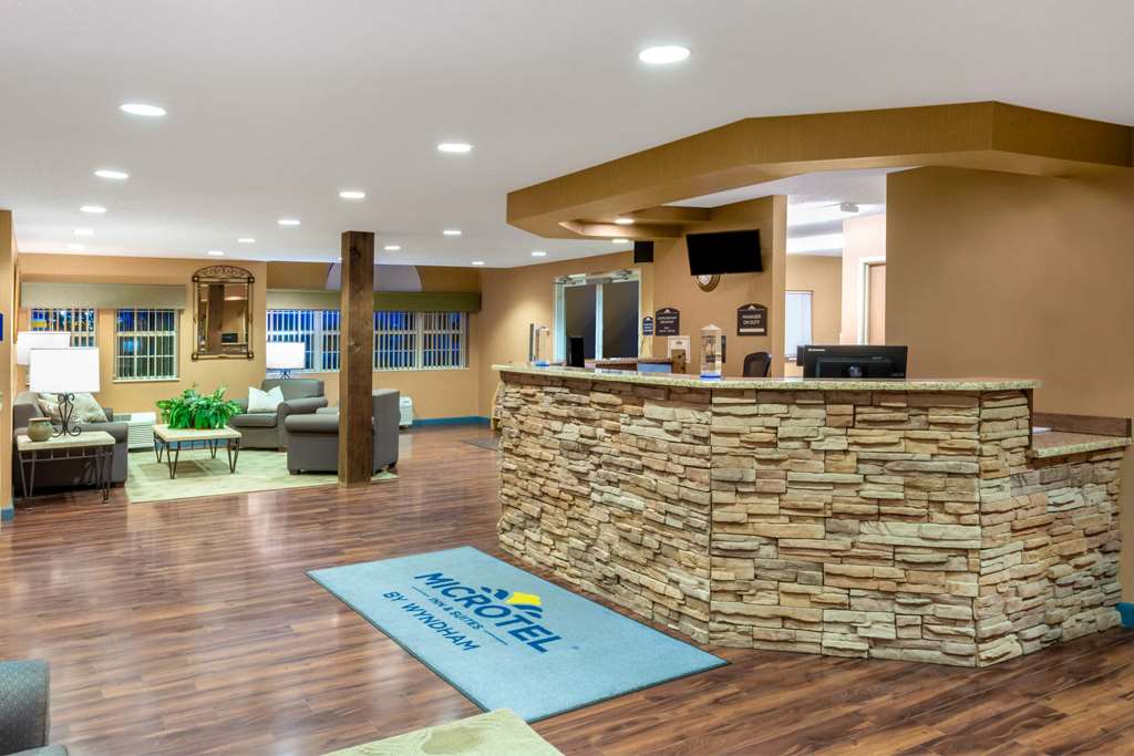 Microtel Inn & Suites by Wyndham Raton - photo 5