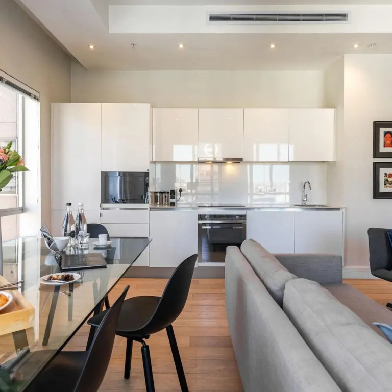 Skyline Apartment 2112 In the heart of Cape Town