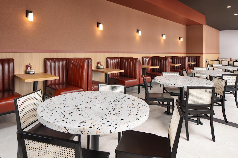 Embassy Suites By Hilton Chattanooga Downtown - photo 65