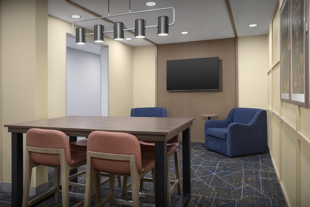 Hampton Inn & Suites Laurel MS - photo 32
